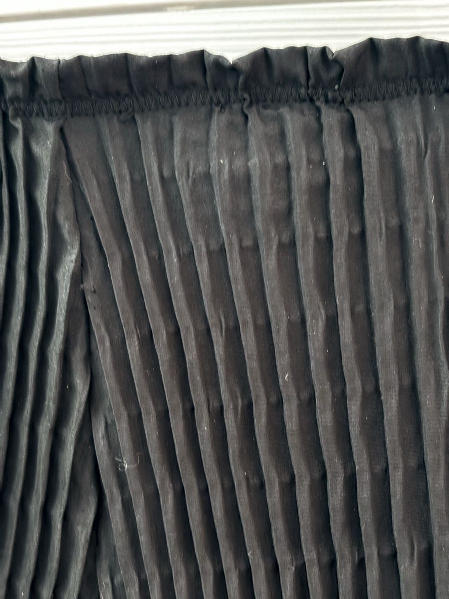 Röcke: Schwarzer DESIGN Rock, Plissee, Gr. 44 Rosen, elegant – Gebraucht aus Bellinzona von LuganoBoutique 2