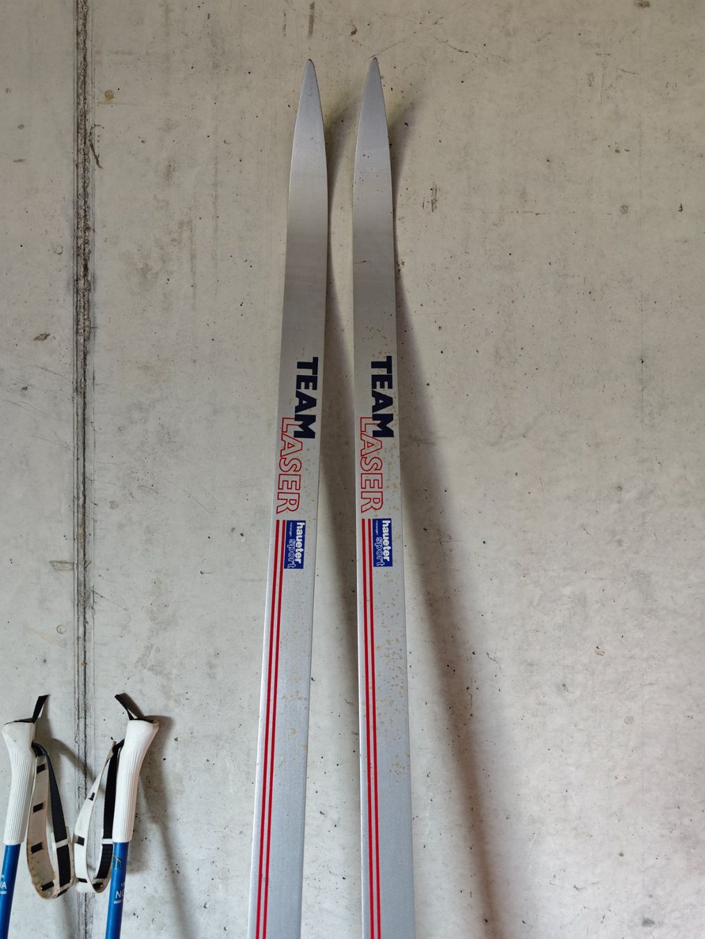 Sci: Vintage Langlauf Ski mit Stöcken – Usato da Grosshöchstetten venduto da Mouchi 1