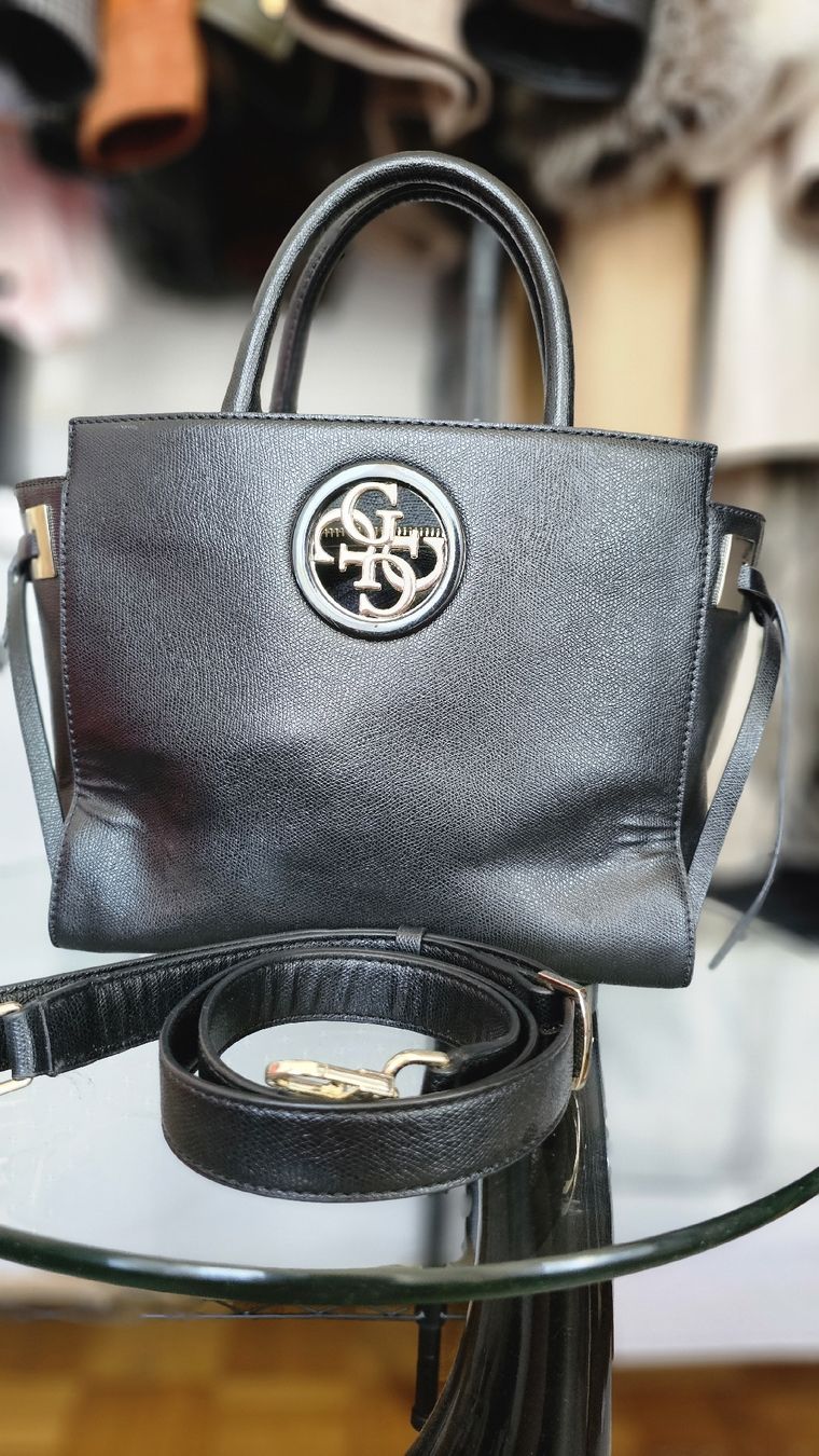 Guess Sacs femmes: Guess Tasche – D'occasion à Sierre par ReflektSlow 1