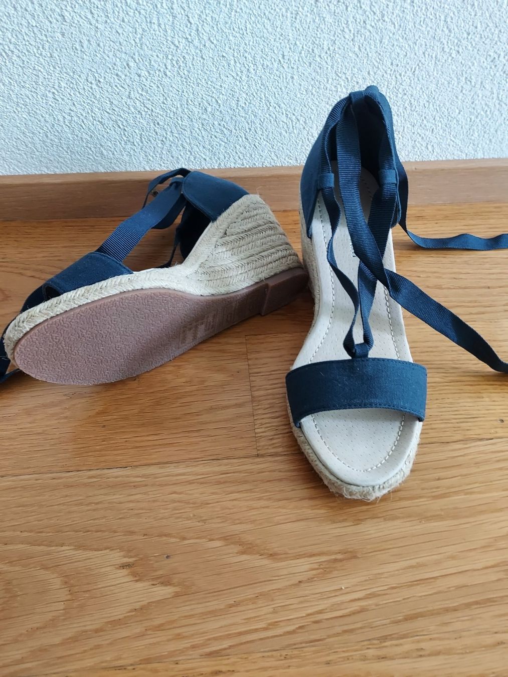 Scarpe da donna: Sandales – Nuovo (secondo la descrizione) da Lausanne venduto da malimar3 1