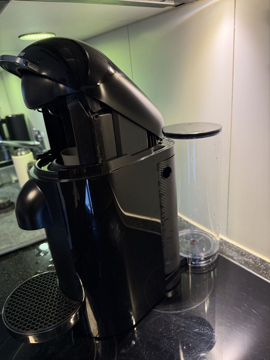 Nespresso Kaffeemaschinen & Espressomaschinen: Nespresso Vertuo Plus Coffee Machine Black – Gebraucht aus Steinhausen von phocea10 5
