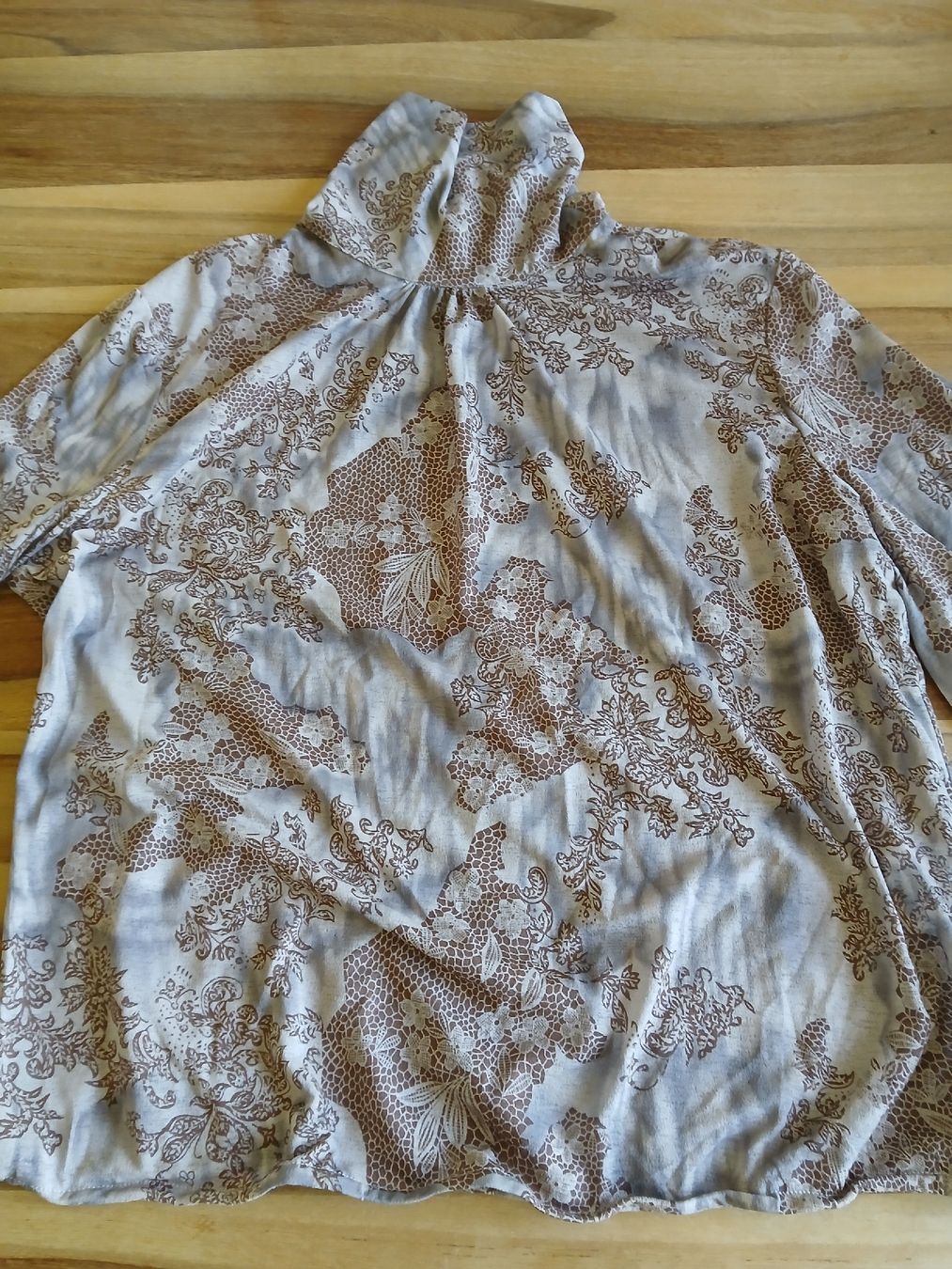 Blusen: Bluse Langarm Kragen Grösse Unbekannt 100% Polyester – Gebraucht aus Dübendorf von LoRi-2026 1