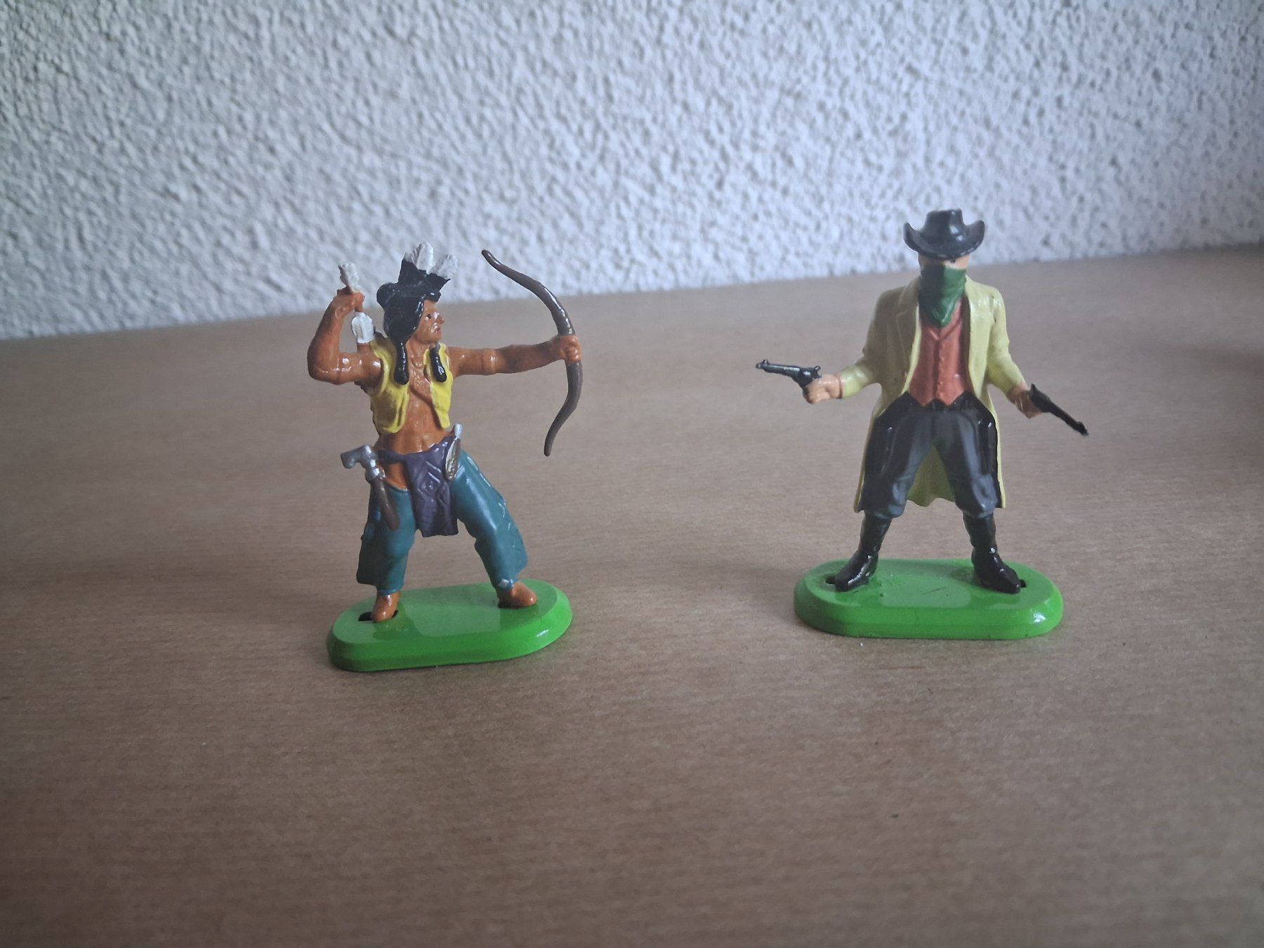 Britains Giocattoli: 4 Britains LTD 1971 Cowboy & Indianer. Ab 1.- – Usato da Hagendorn venduto da siwasi3 5