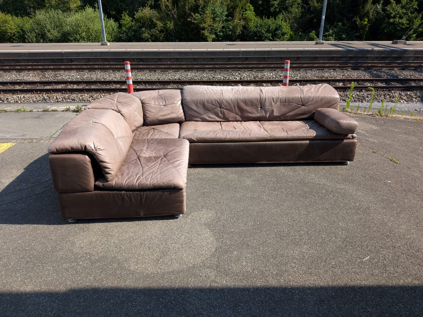Sofas: Ledersofa 70er Jahre - Ecksofa mit Daybed - Ref. 06/43 – D'occasion à Au ZH par BrockiAu