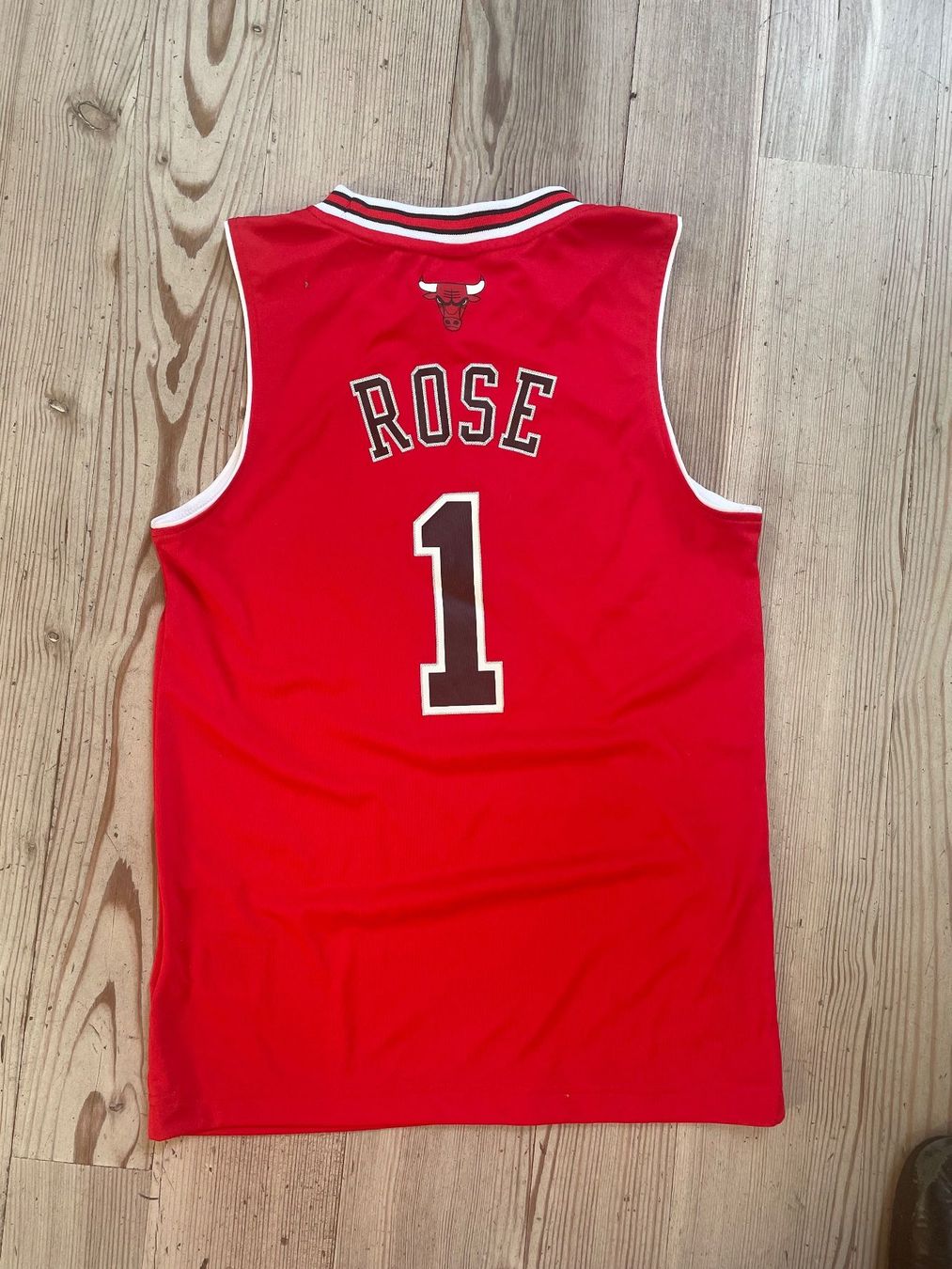Adidas Trainer, Turnhosen & -trikots: Bulls Trikot Rose Kinder – Gebraucht aus Basel von wenni10 1