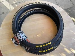 2 Pneus Maxxis Minion DHF 26x2.50 tout neufs tout beaux