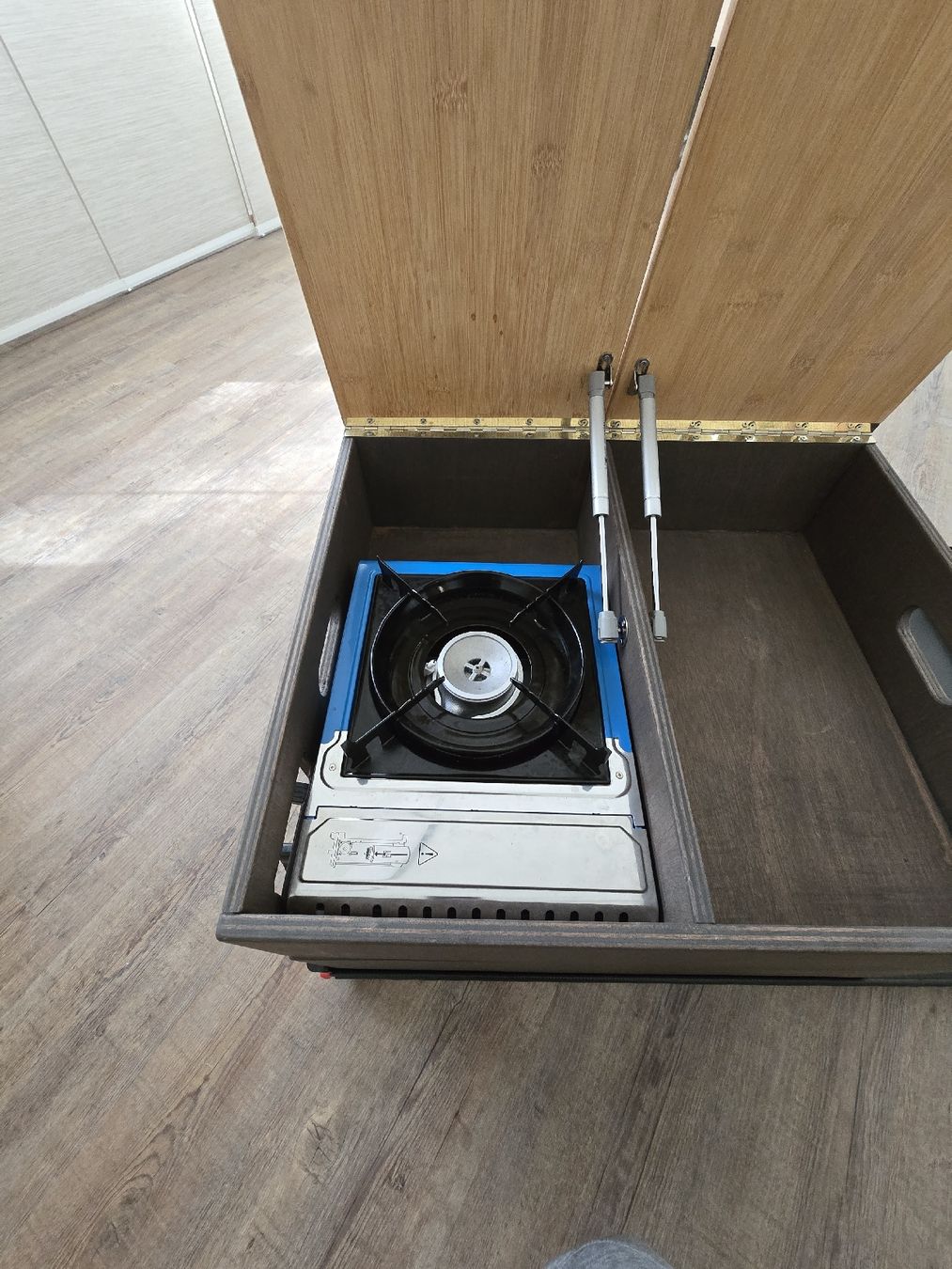 Veicoli da campeggio: CamperX Heckauszug mit Küchenbox – Usato da Otelfingen venduto da arthurka 2