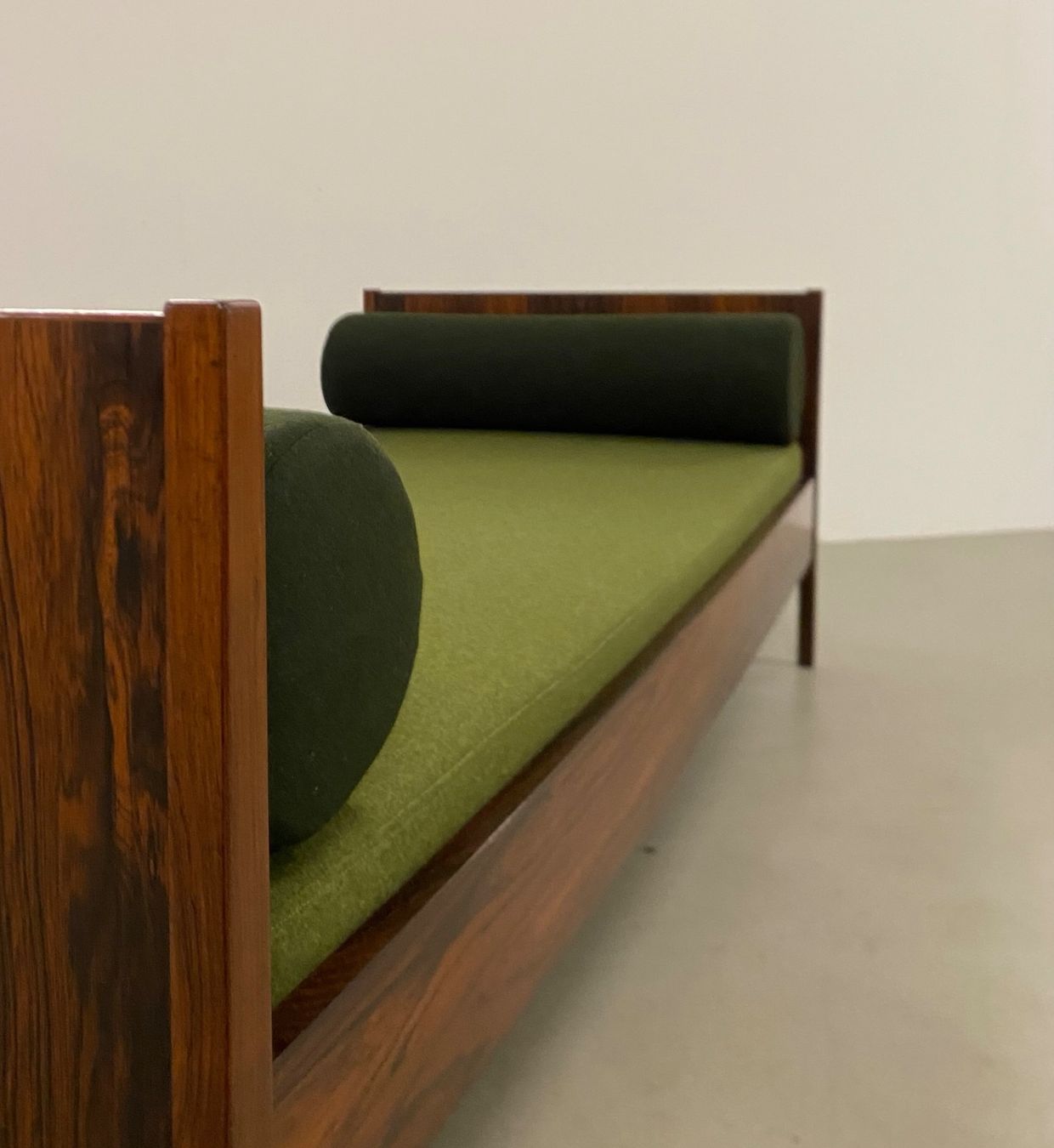 Divani: Danish Palisander Daybed Bett 1960s restauriert – Usato da Basel venduto da MidMod20C 1