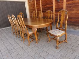 Esstisch Nussbaum 8 Stühle 40/50er aufwändige Gestaltung