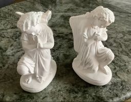 2 schöne weisse Engel aus Gips Figuren Deko Grabengel antik