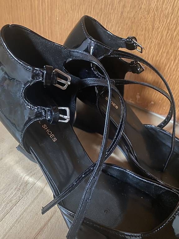 Scarpe da donna: Schwarze High Heels EU 40 – Usato da Spreitenbach venduto da captaincrunch 1