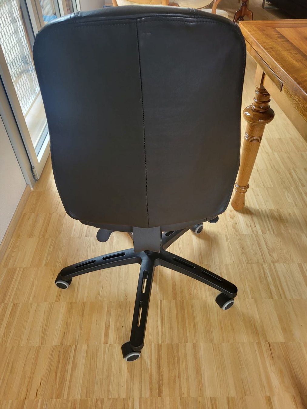 Ikea Stühle: Hochwertiger schwarzer Schreibtischstuhl! – Gebraucht aus Buchs AG von Bela11 2