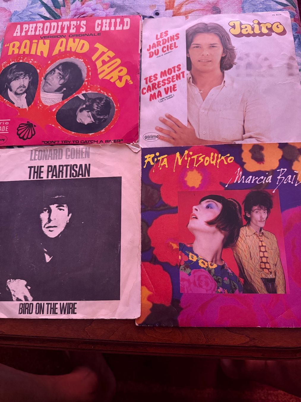 Schallplatten: 38 DISQUES 45 TOURS ORIGINAUX AVEC POCHETTE ORIGINALE – Gebraucht aus genève von GEnumist