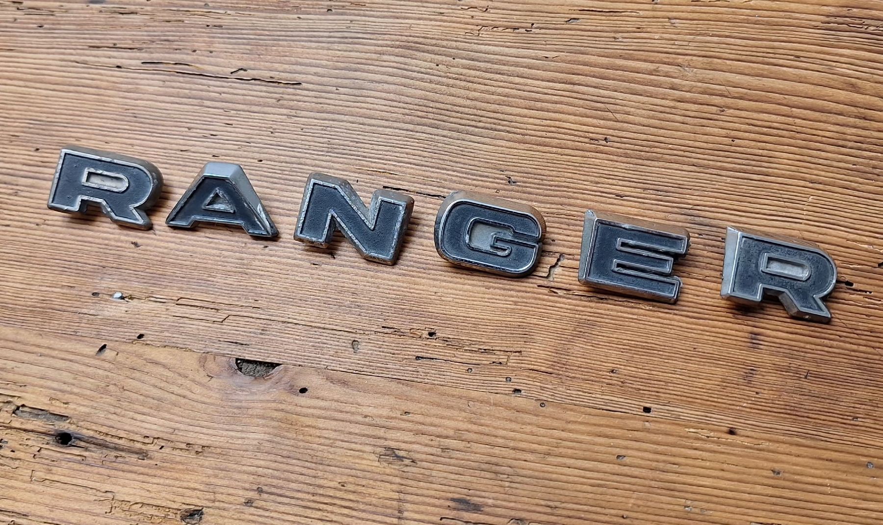 Ford Alle Autoersatzteile: Ford Ranger Schriftzug/Embleme – Gebraucht aus Triesen von BLACKSHEEP75 1