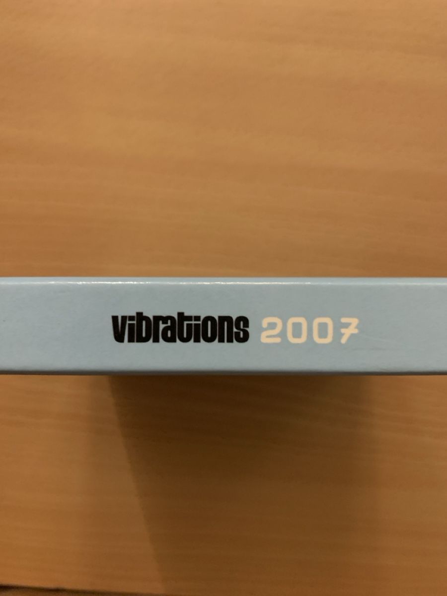 CD: Lot de CDs compilations Vibrations année 2007 – Usato da Salavaux venduto da Lune_Diurne 2