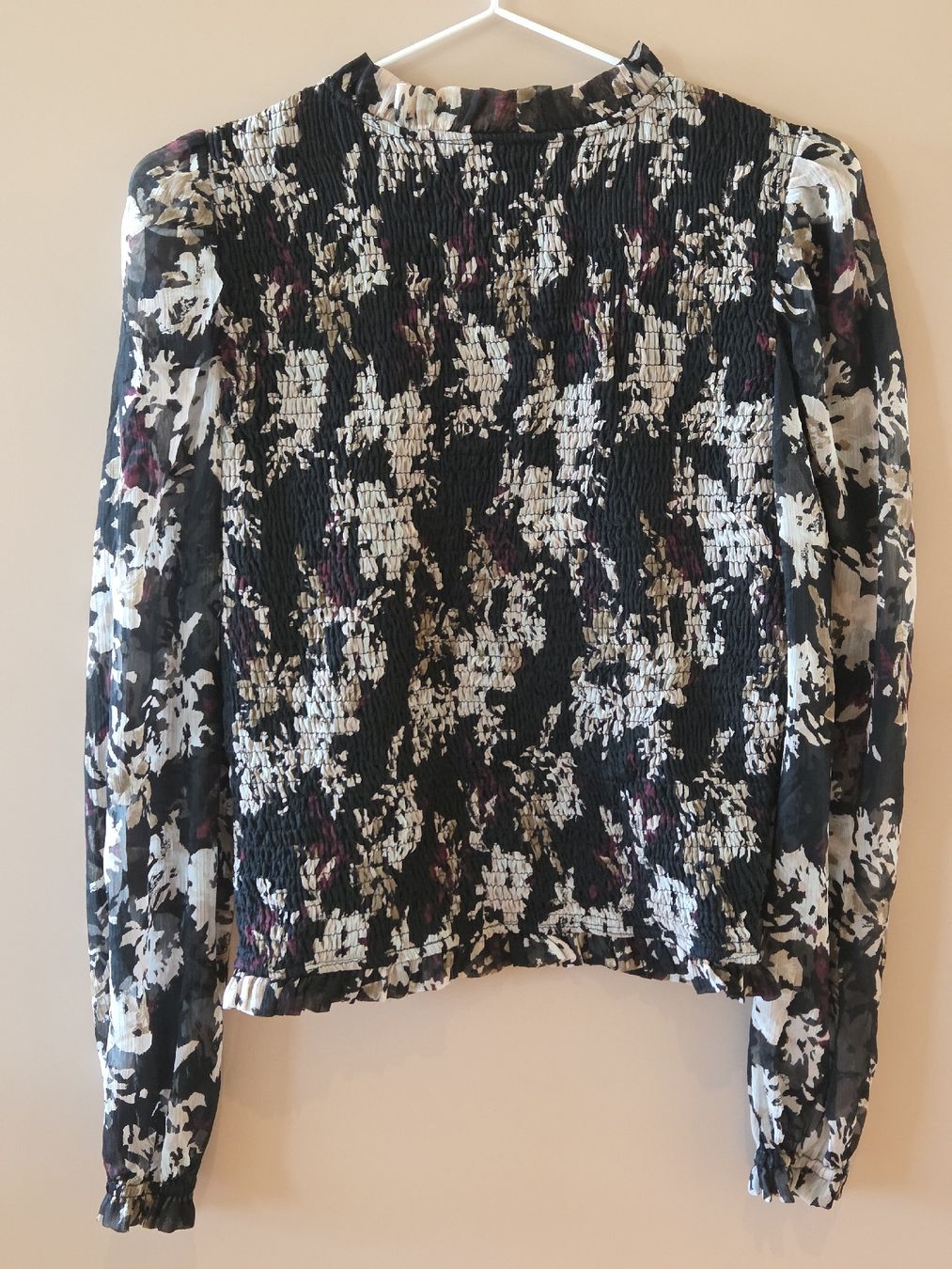 Vero Moda Chemisiers: Schicke Carmenbluse Gr. M Blumenmuster – D'occasion à Emmen par GrabandGo 1