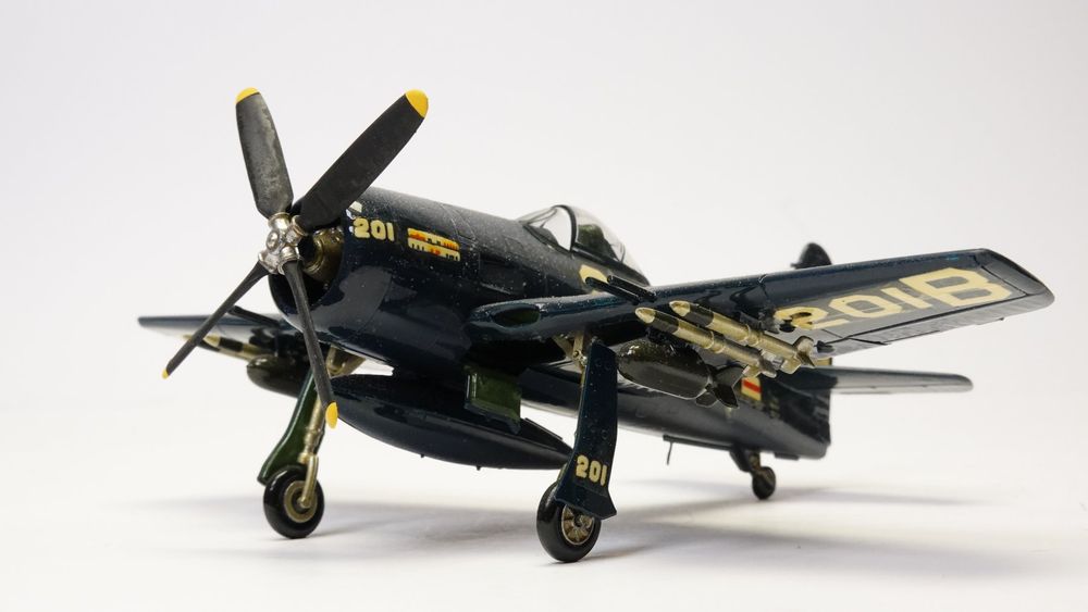 e55 Monogram 1:72 Flugzeug US Navy F8F Bearcat B201 (Gebraucht) in Thun ...