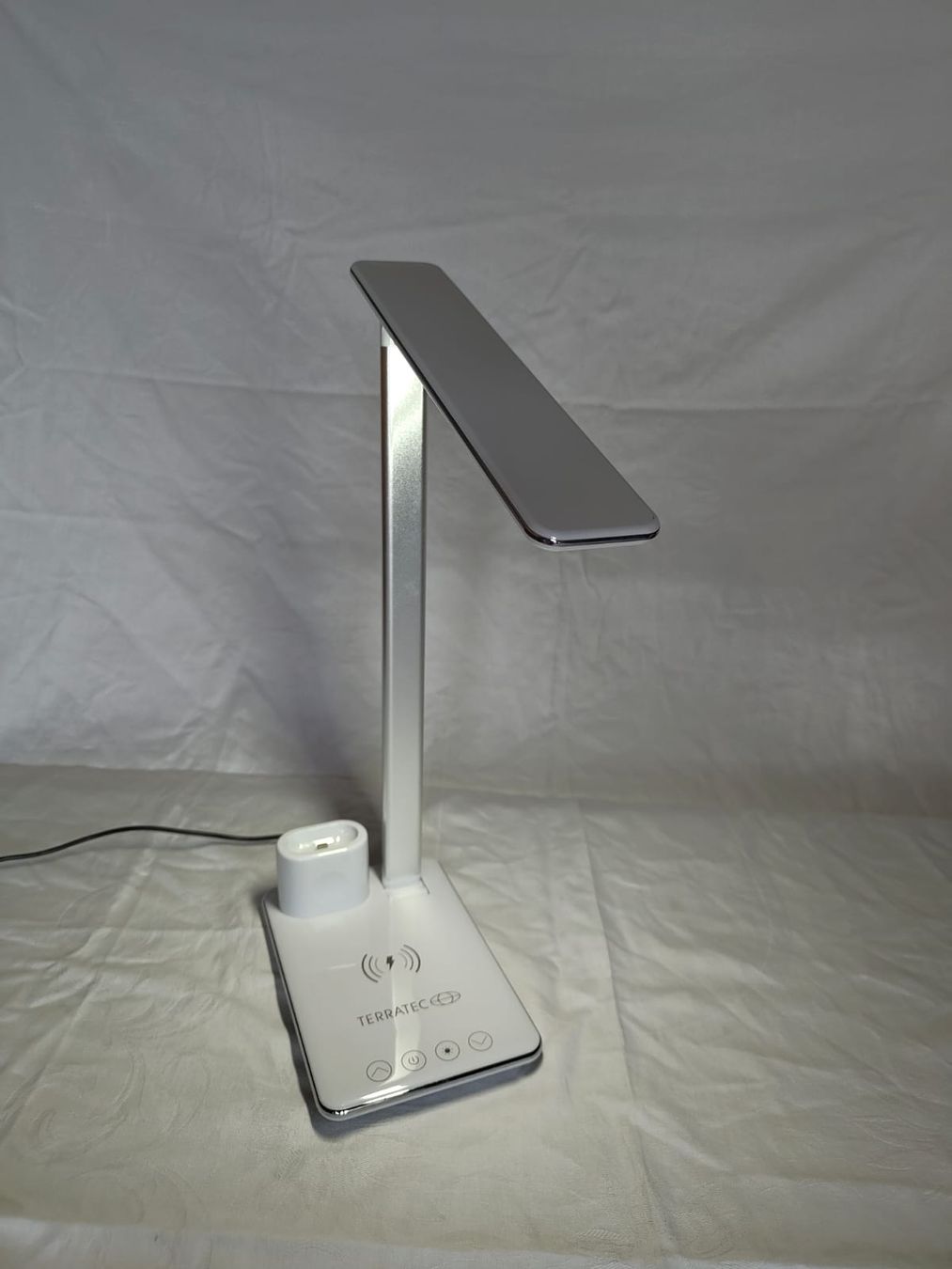 Lampes: Terratec LED-Tischleuchte mit Ladestation  – D'occasion à St, Antoni par SEMAD