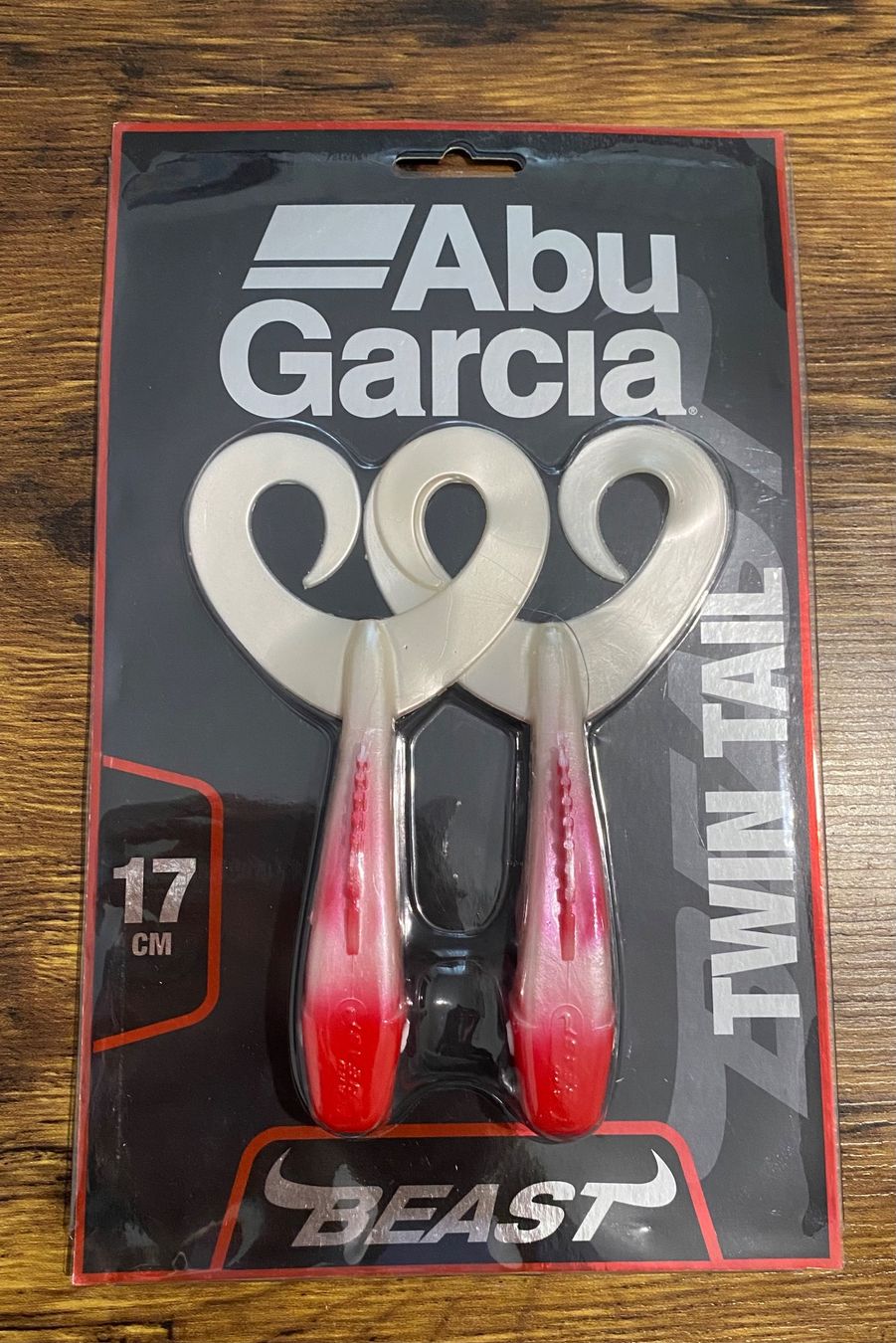 Abu Garcia Köder: ABU GARCIA Beast Twin Tail 17cm – Neu und originalverpackt aus Widnau von Fishingtackle_Oggy