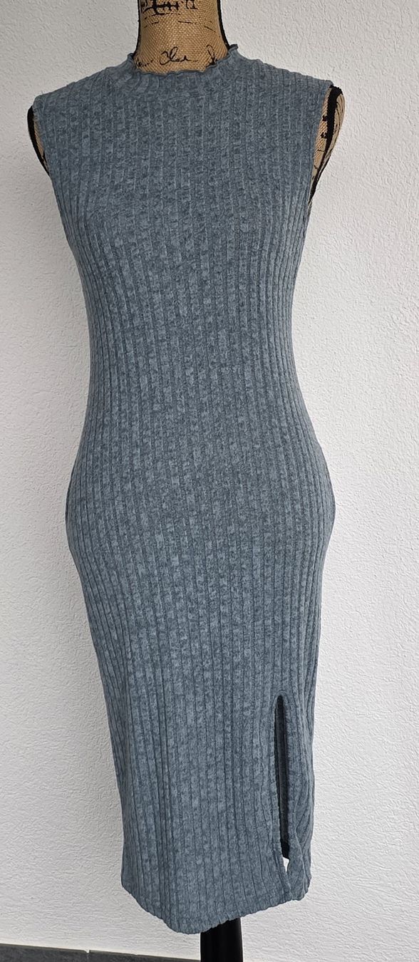 Vestiti: Geripptes Strickkleid Gr. 36/S – Nuovo (secondo la descrizione) da Rheinsulz venduto da Gilea
