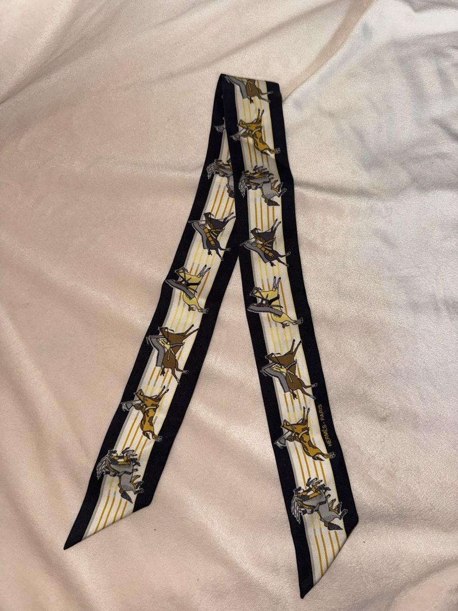 Hermès Foulards, Tücher & Schals: Foulard Twiley Hermès – Gebraucht aus Lausanne von Titivintage
