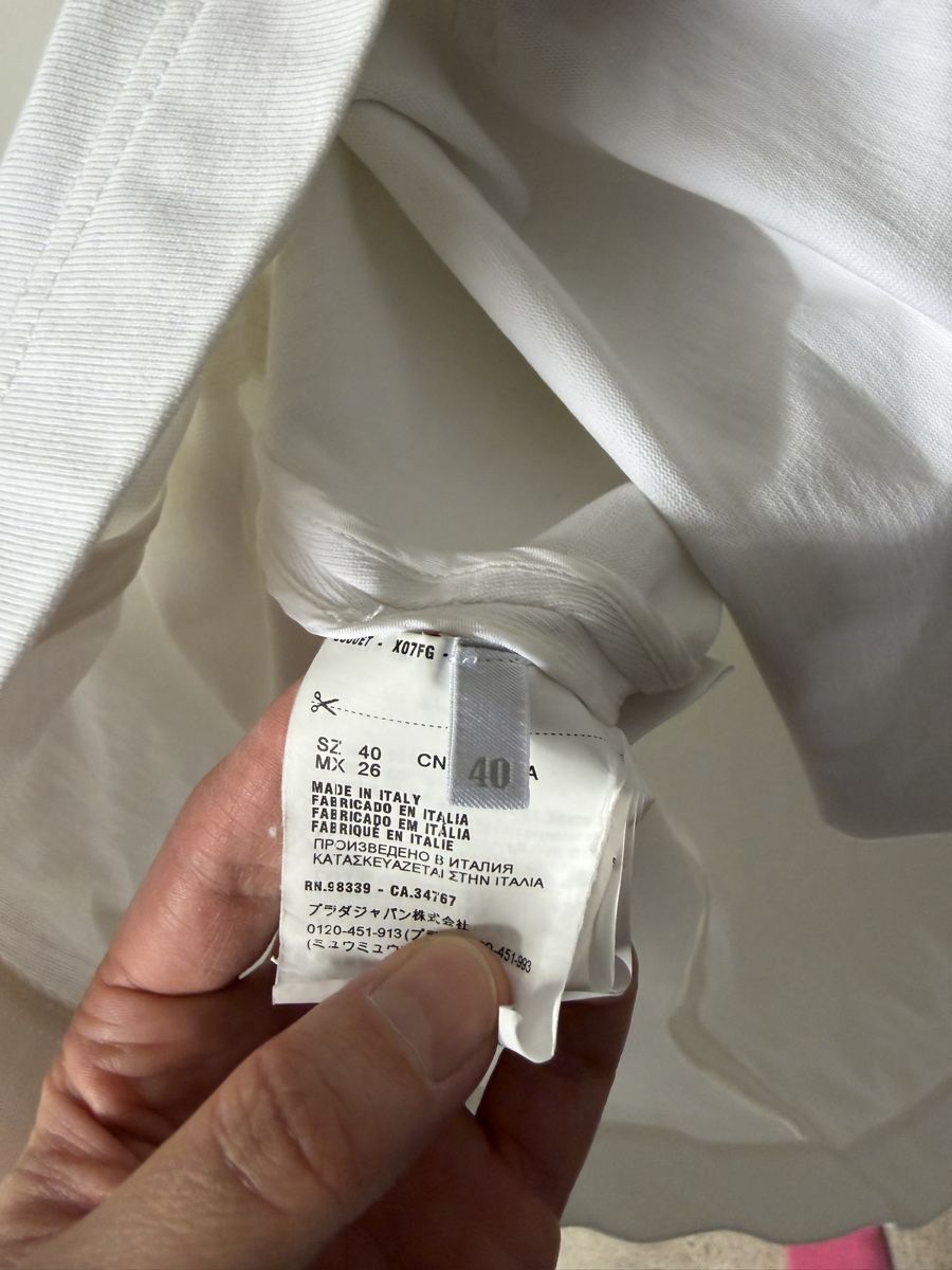 Prada Vestiti: Prada White Sleeveless Top - Size 40 - Summer Essential – Usato da Zumikon venduto da patrick151 3