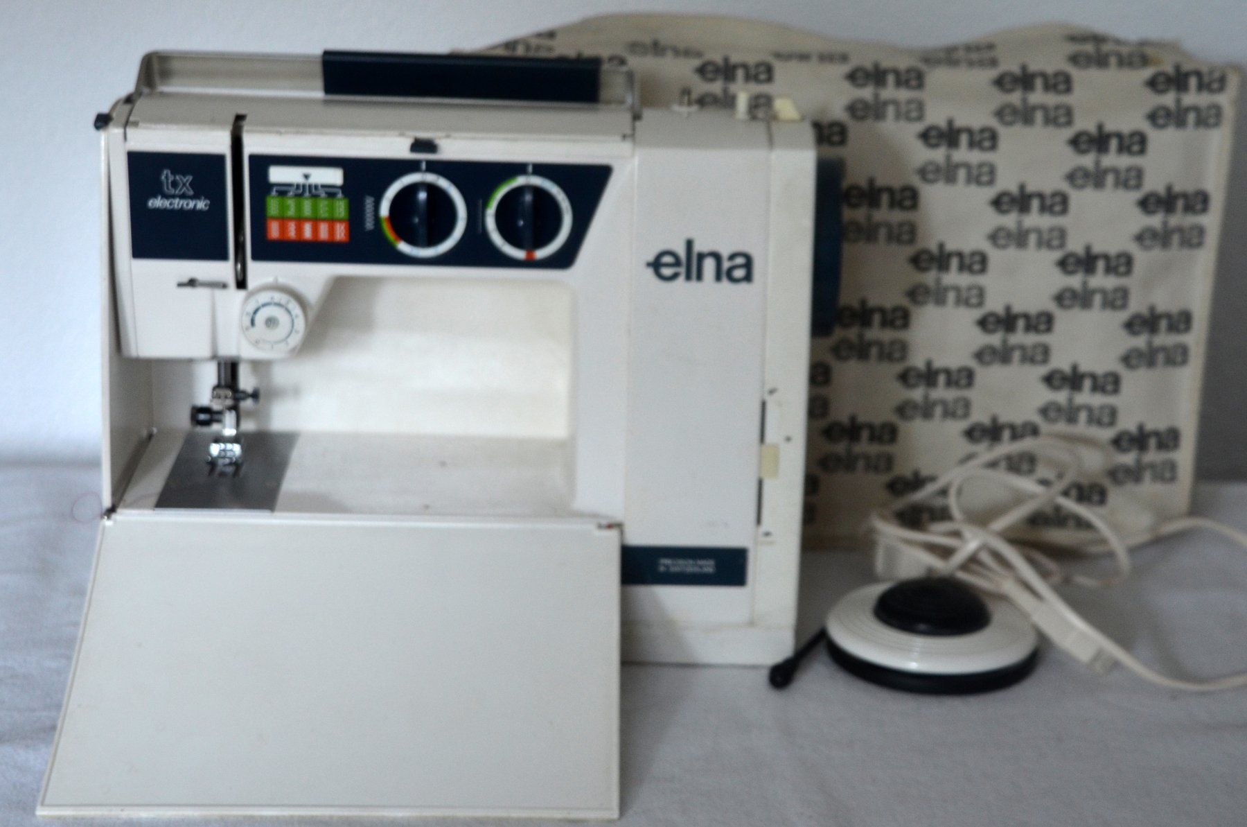 Elna Nähmaschinen: Elna TX Electronic Nähmaschine / Machine à coudre – Defekt aus Collonges von arashee