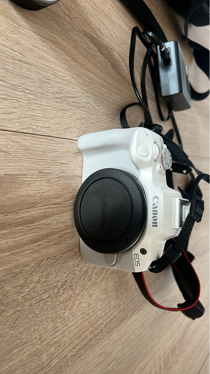 Canon Kamera: Digitalkamera Canon EOS R50 – Neu (gemäss Beschreibung) aus Steffisburg von mklossner
