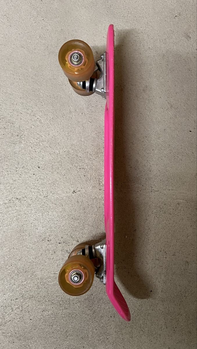 Skateboards: Pinkes Skateboard - Leuchtende Räder – Usato da Rafz venduto da SaintCruz 2