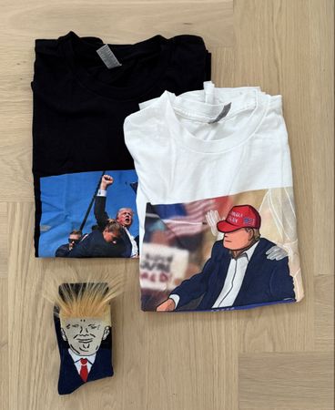 2 Trump Shirts & 1 Paar Socken, ungetragen