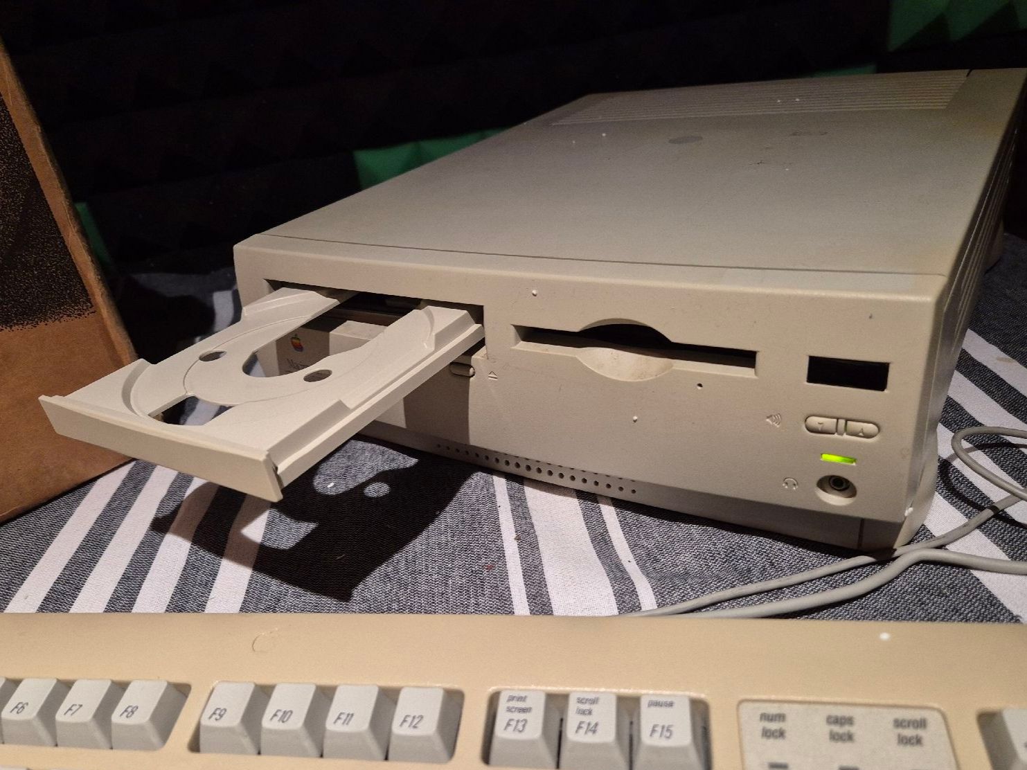 Apple PCs: Macintosh Performa 6200 CD, ordinateur vintage complet! – Gebraucht aus Domdidier von breathing 4