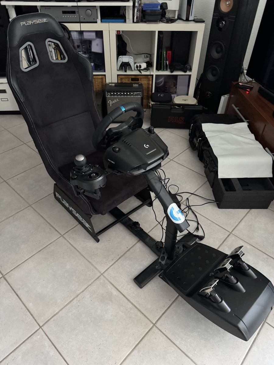 Logitech Manettes: Setup Simulateur SimRacing Playseat avec volant g923  – D'occasion à Biel/Bienne par giofab