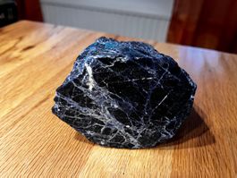 Schwarzer Turmalin Kristall Rohstein gebraucht