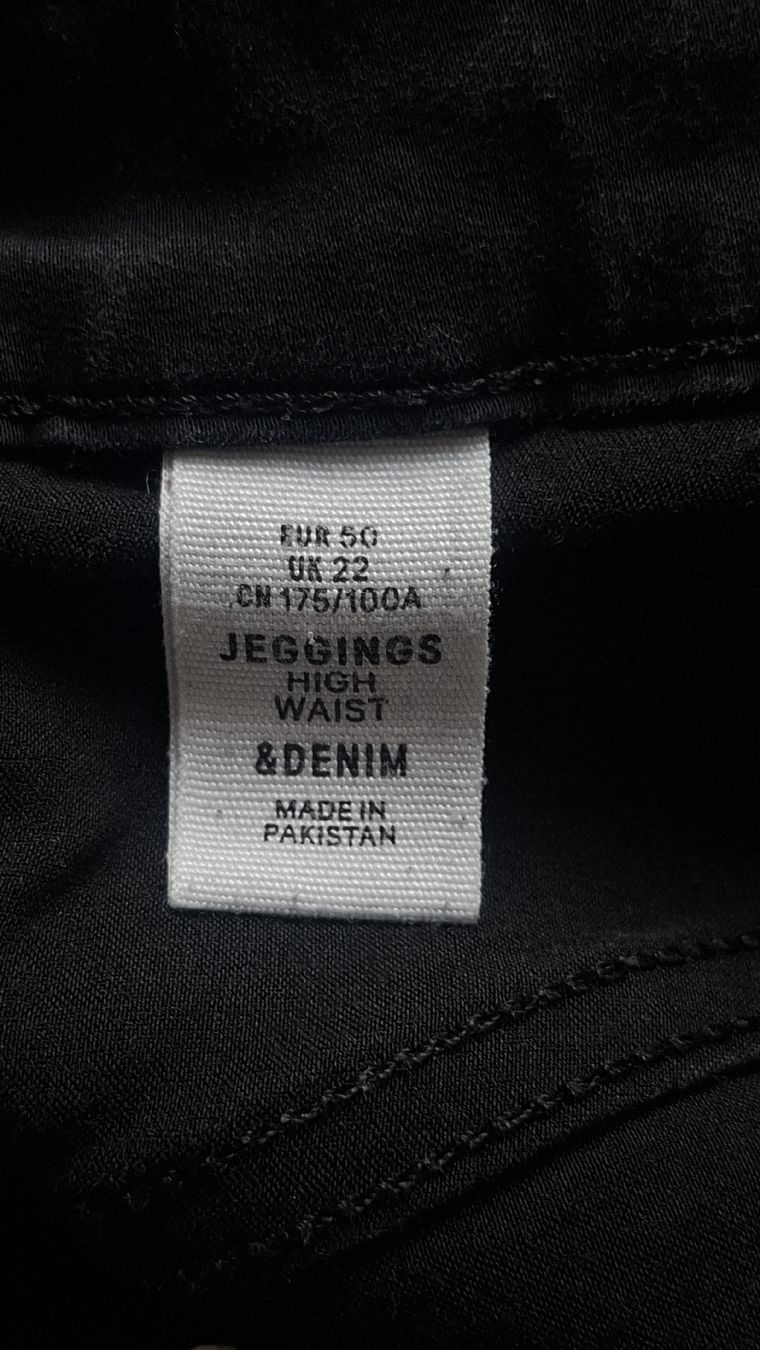 H&M Jeans: Schwarze Jeggings von H&M – Usato da Oberengstringen venduto da Kimchimon 2