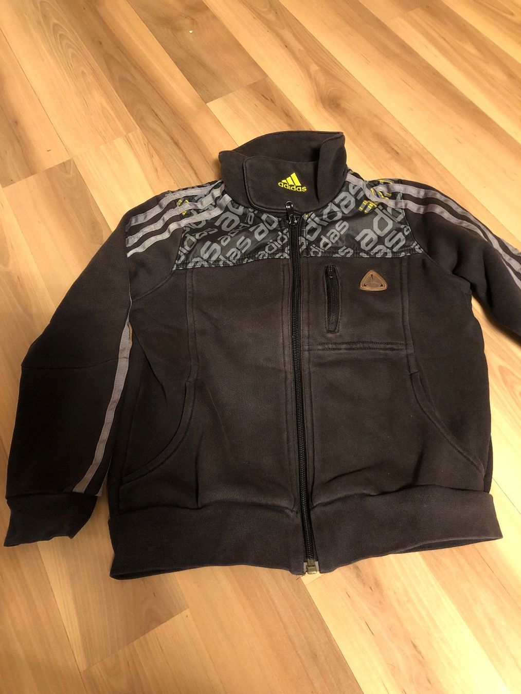 Giacche & Cappotti: Adidas Jacke Grösse 128 – Usato da Vilters venduto da san_2t9g