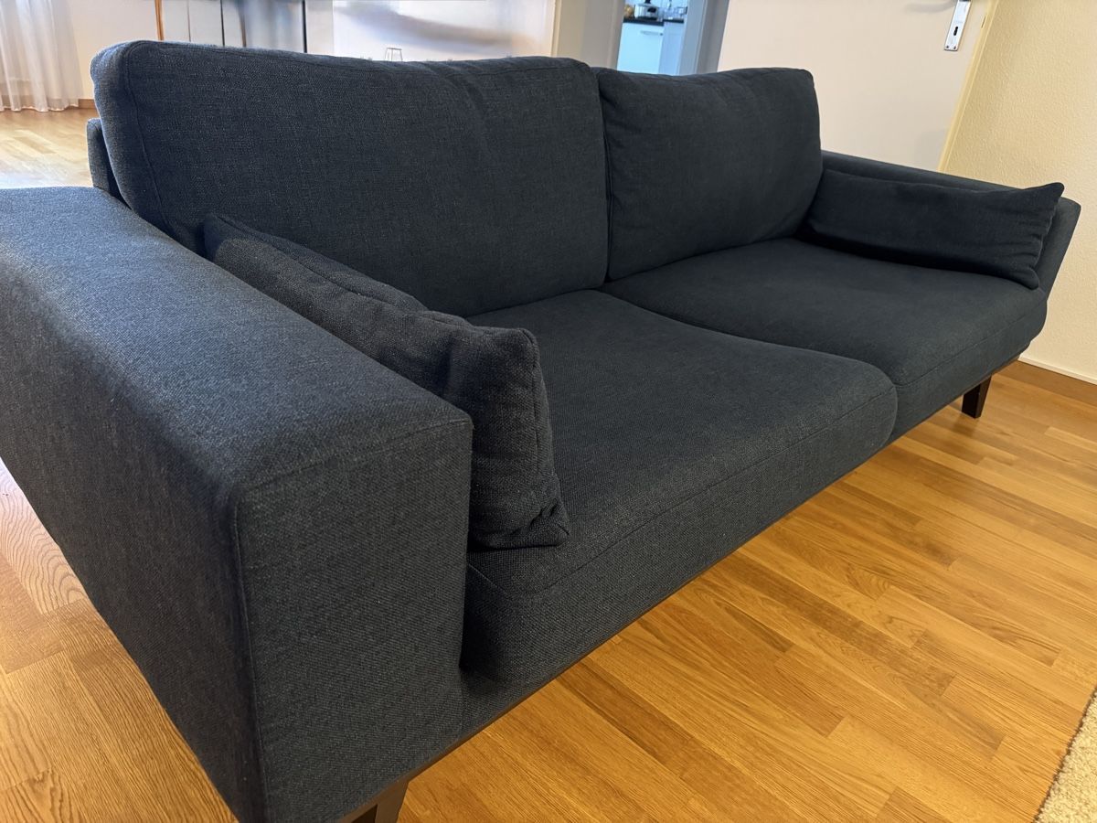 Micasa Divani: 2x Sofas Couch im Set Stoffsofa dunkelblau & hellblau – Usato da Gelterkinden venduto da murattibox 2