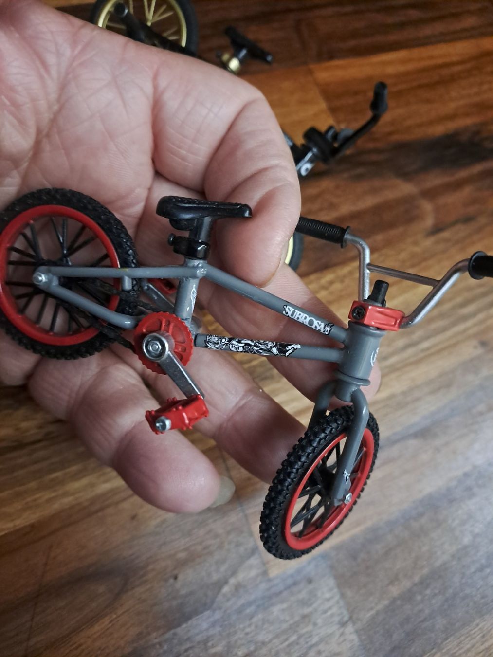 Jeux: ''Fingerbike'' 2 Stück – D'occasion à Emdthal par kasira 2