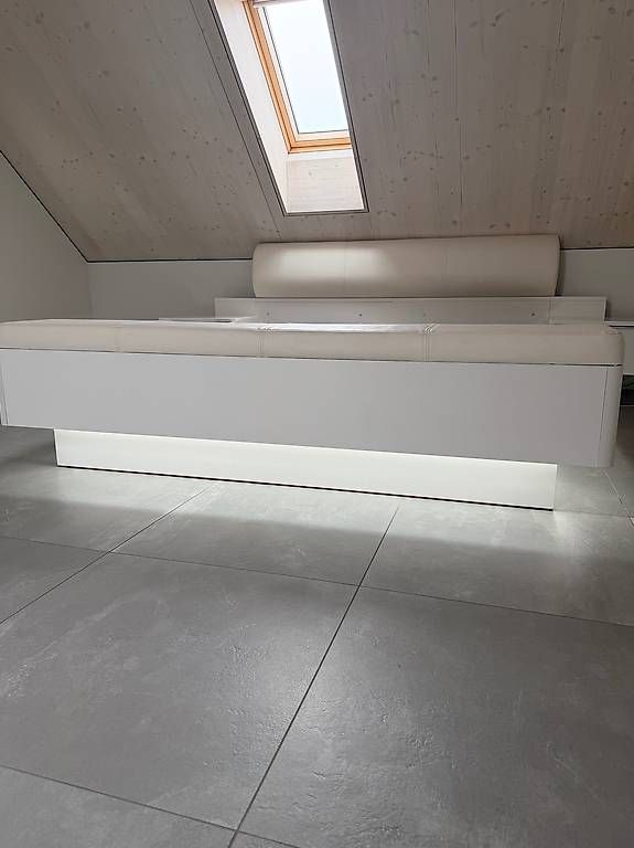 Letti: Elegantes Doppelbett mit Seitenkomoden – Usato da Buch am Irchel venduto da ber_8fgp 4