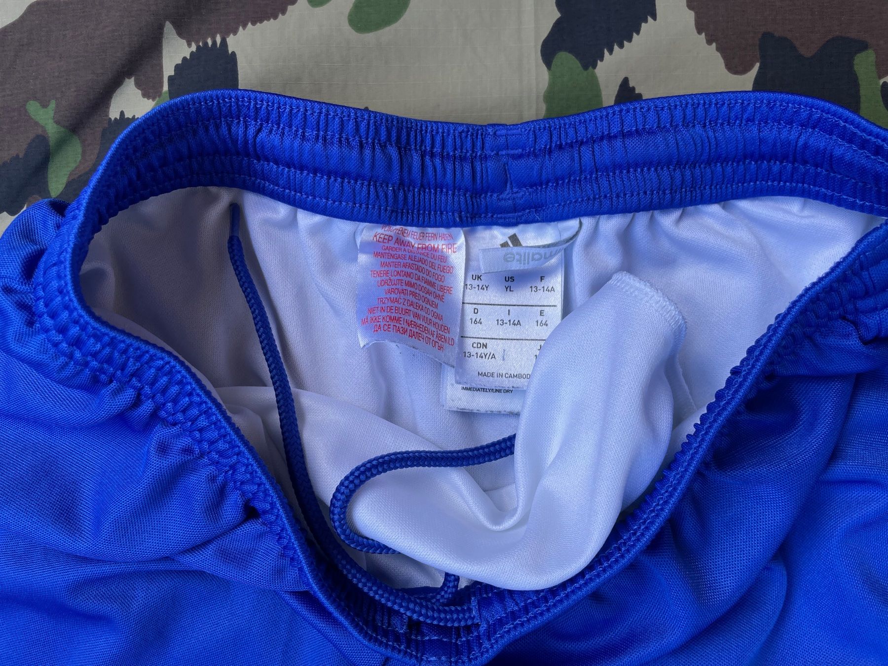 Adidas Pantaloni: Adidas Short Sz S – Usato da Zürich venduto da le_souk 2