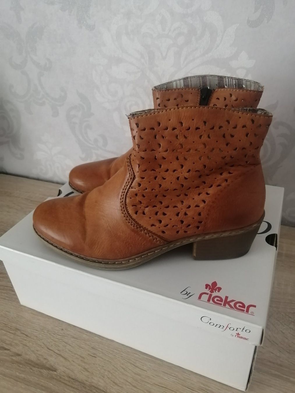 Damenschuhe: Damen Kurzstiefel Gr. 37-38 – Gebraucht aus Henau von AXAA