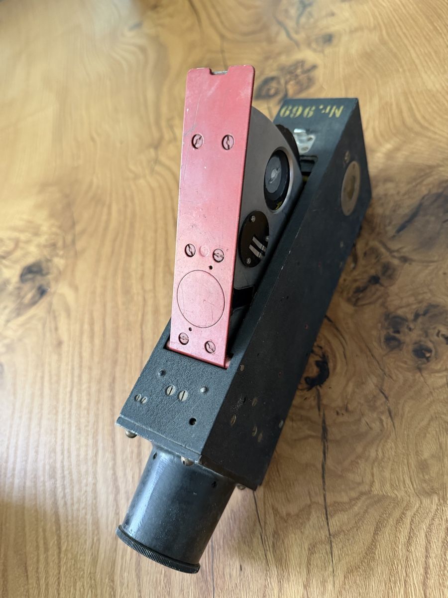 Fotocamera: a World War Il-era aircraft gun camera – Usato da Kerzers venduto da skoopz5 2