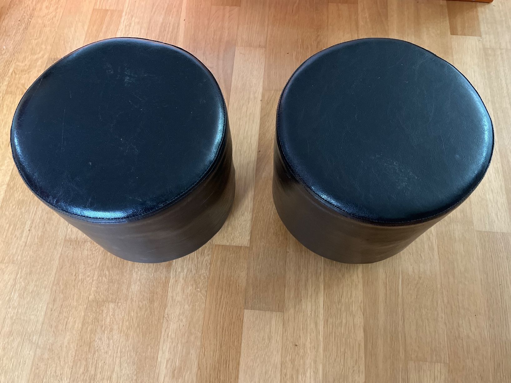 Sgabelli: 2 Hocker, Kunstleder – Usato da Zürich venduto da spiritseed