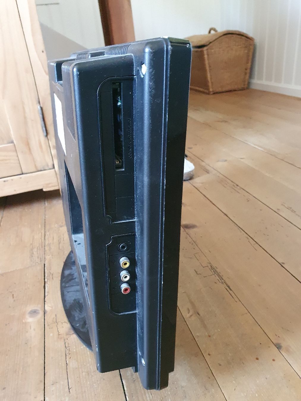 Fernseher: tv 17 zoll mit cd fach – Gebraucht aus Speicher von Pandora.64 5