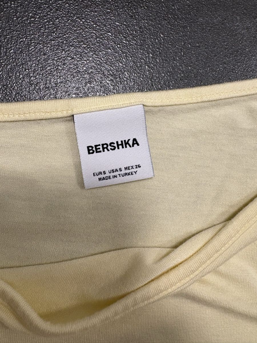 Bershka T-shirt: Bershka oversized yellow Shirt S – Usato da Rümlang venduto da svent 2