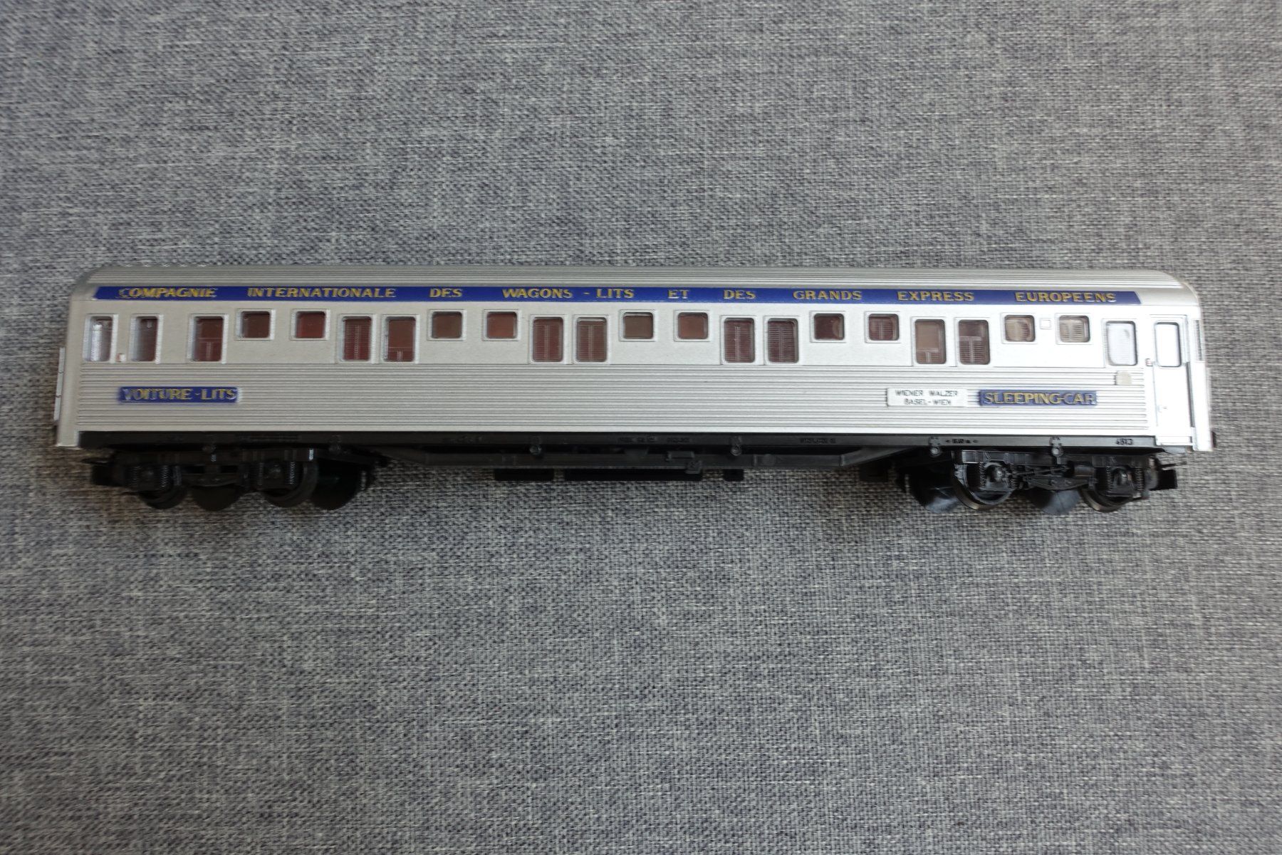 Kleinbahn Modelleisenbahnen: KLEINBAHN No. 385 ISG Schlafwagen Type P – Gebraucht aus Wallbach von Sarrows