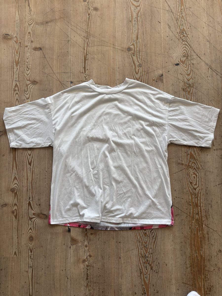 T-shirts: Weitgeschnittenes T-Shirt mit Print – D'occasion à Münchenwiler par aleaaurora 1