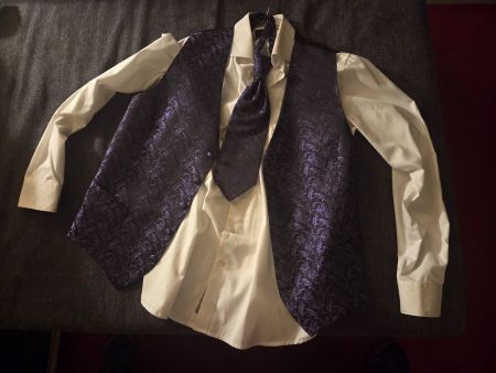 Herren Hochzeitsgilet lila + passende Krawatte