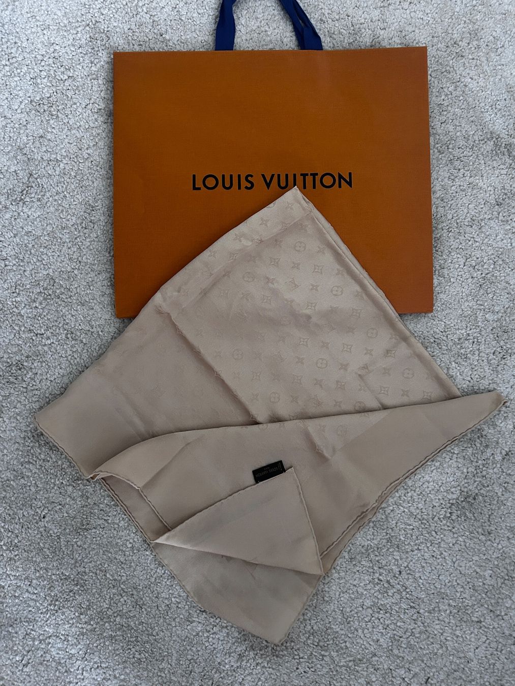 Louis Vuitton Foulards, Tücher & Schals: Louis Vuitton Seidenschal Beige – Neu (gemäss Beschreibung) aus Zumikon von nat_96zs 2