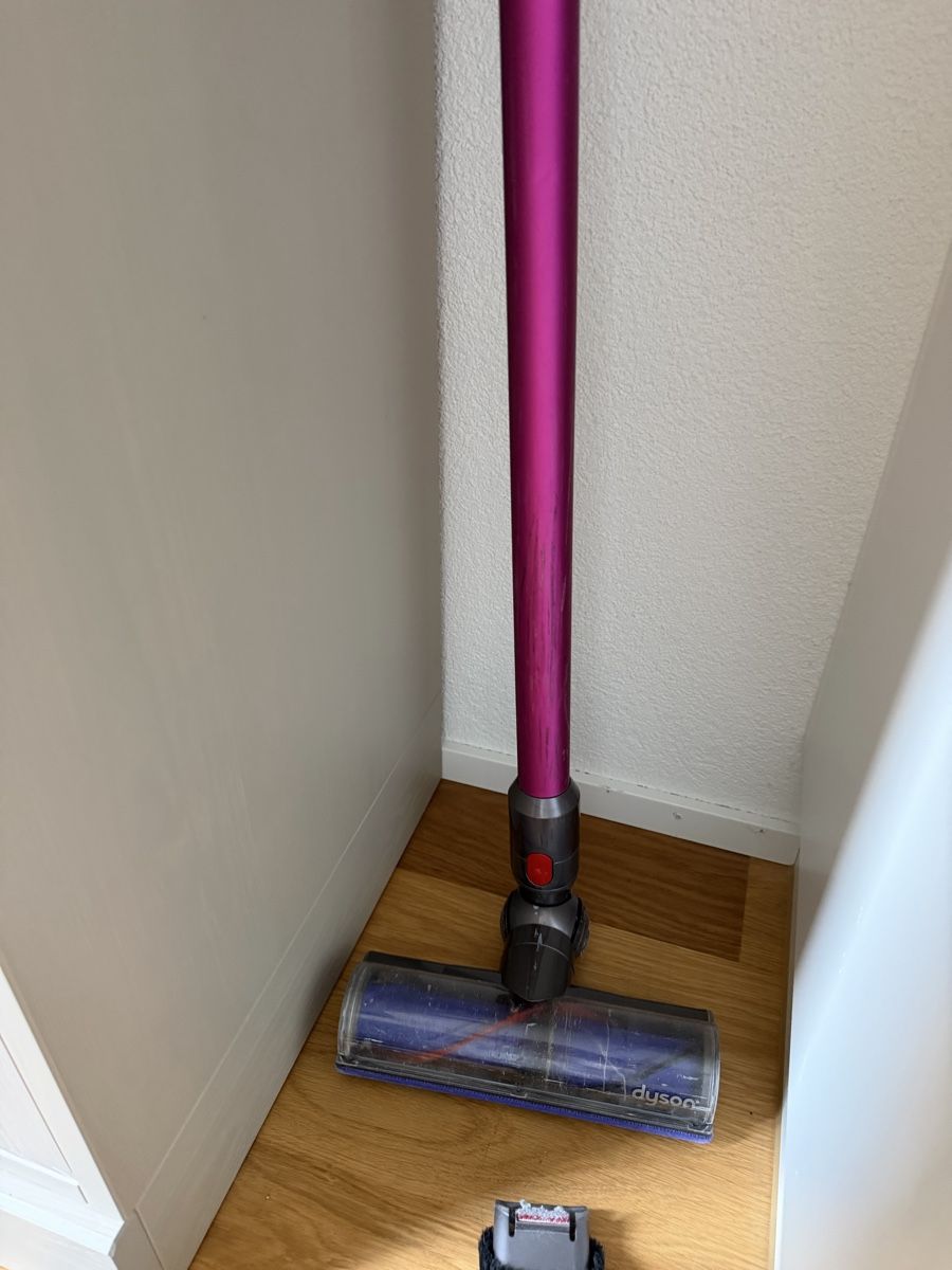 Dyson Aspirapolveri & Accessori: Dyson V6 Absolute Stielstaubsauger mit Zubehör – Difettoso da Muri AG venduto da enwtx 2