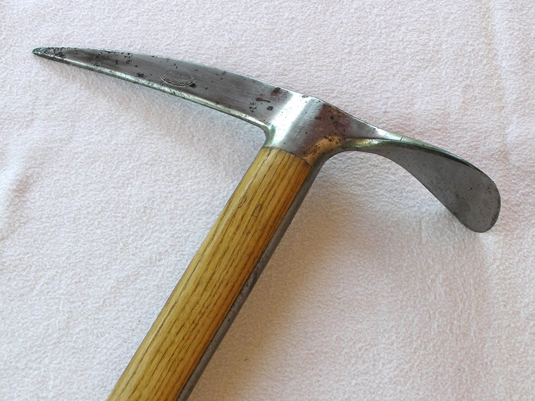 Kletterausrüstungen: ALTER EISPICKEL PIOLET GEBR. ANDENMATTEN SAAS ALMAGELL – Gebraucht aus Grenchen von Antique-hunter 1